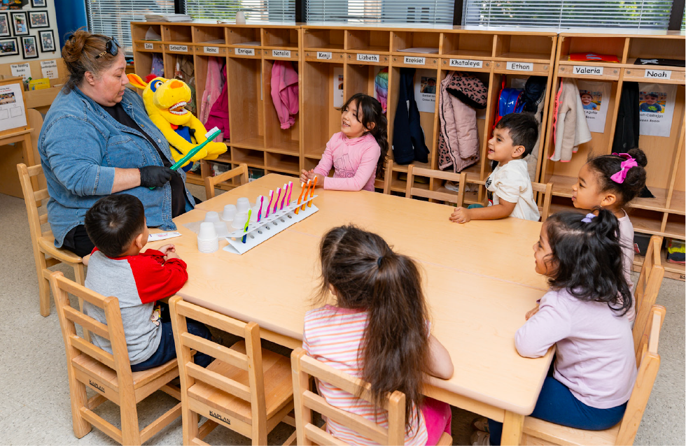 Children learning in an El Valor classroom